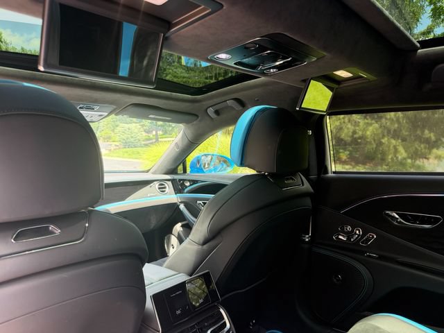 Used 2025 Bentley Flying Spur Plug-In Hybrid AWD/4WD image 16