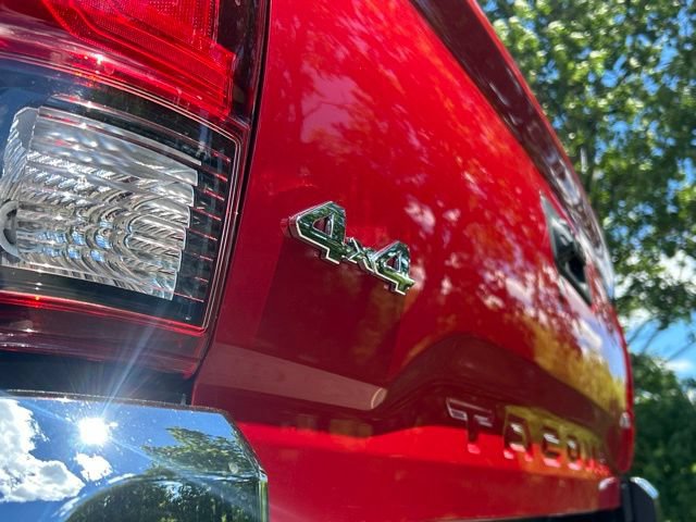 Used 2019 Toyota Tacoma SR5 AWD/4WD image 13