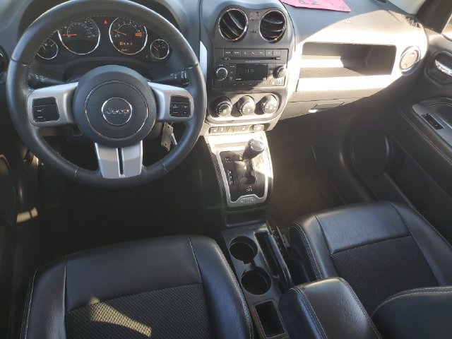 Used 2017 Jeep Compass Latitude FWD image 10