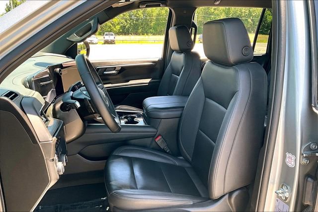 Used 2025 Chevrolet Suburban Z71 AWD/4WD image 21