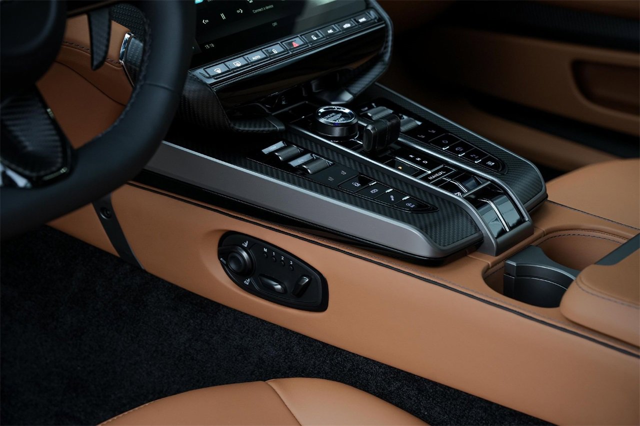 New 2026 Aston Martin Vanquish Convertible image 19