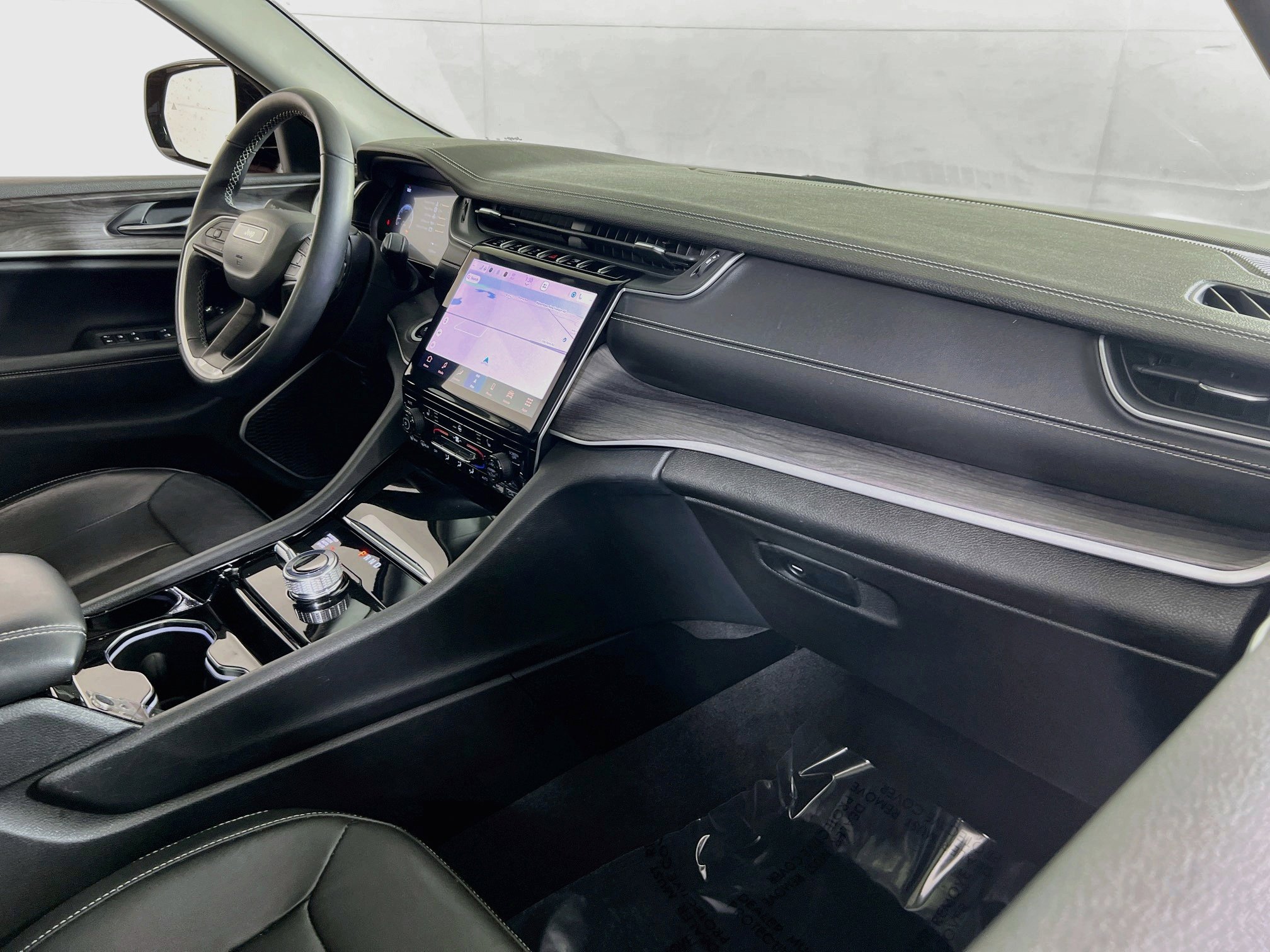 Used 2022 Jeep Grand Cherokee Limited image 29