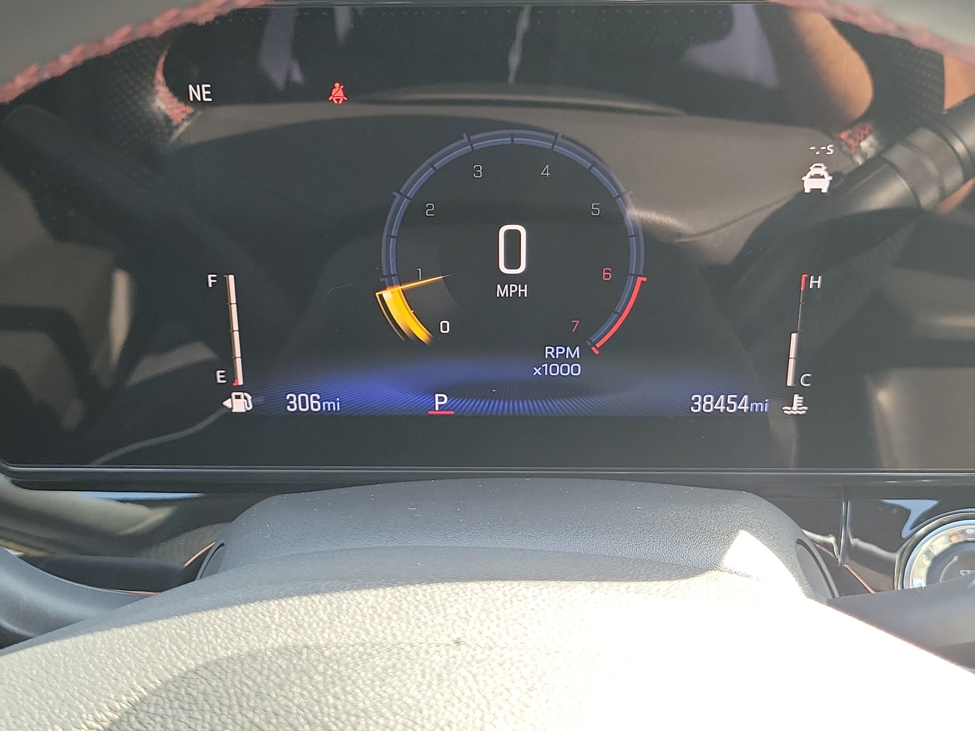 Used 2024 Chevrolet Trax RS w/ Sunroof Package FWD image 32