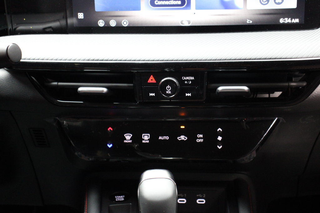 New 2026 Nissan Kicks SR FWD image 12