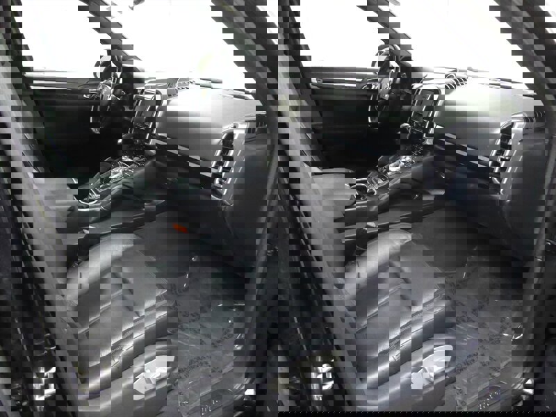 Used 2014 Porsche Cayenne AWD/4WD image 25