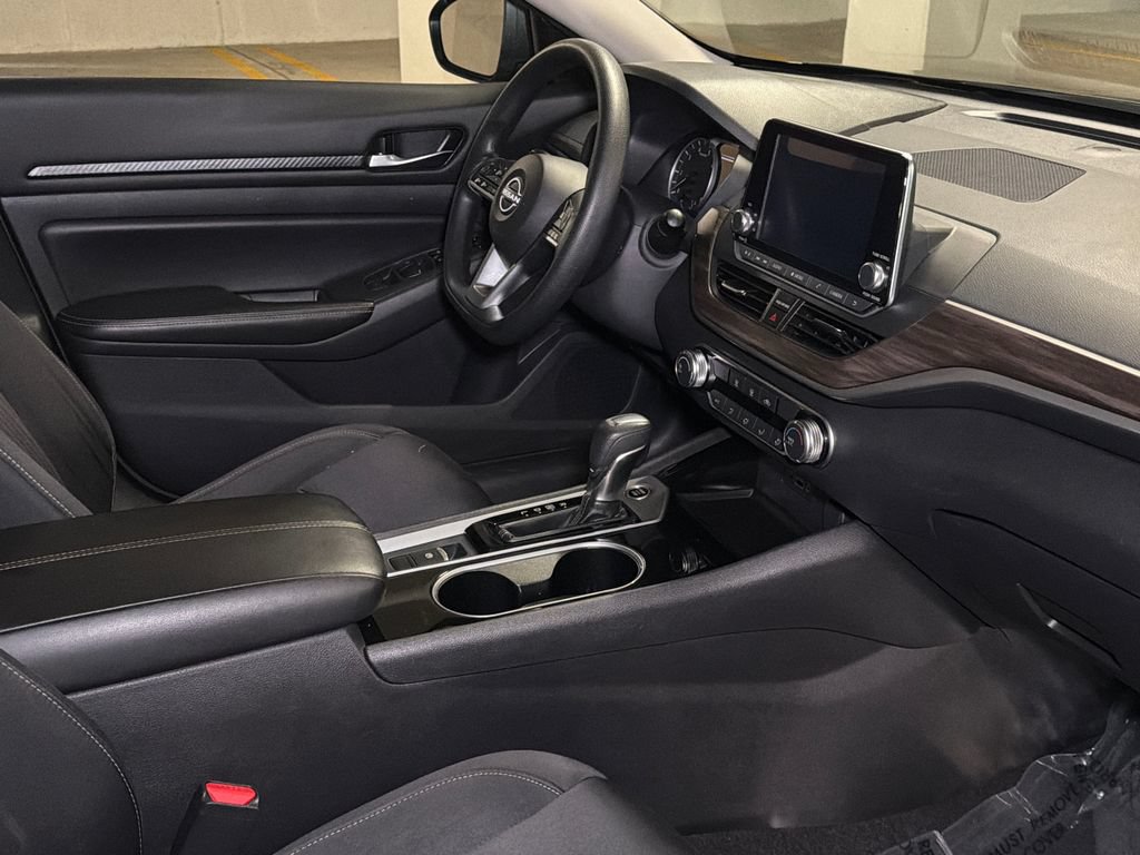 Used 2024 Nissan Altima 2.5 SV AWD/4WD image 11