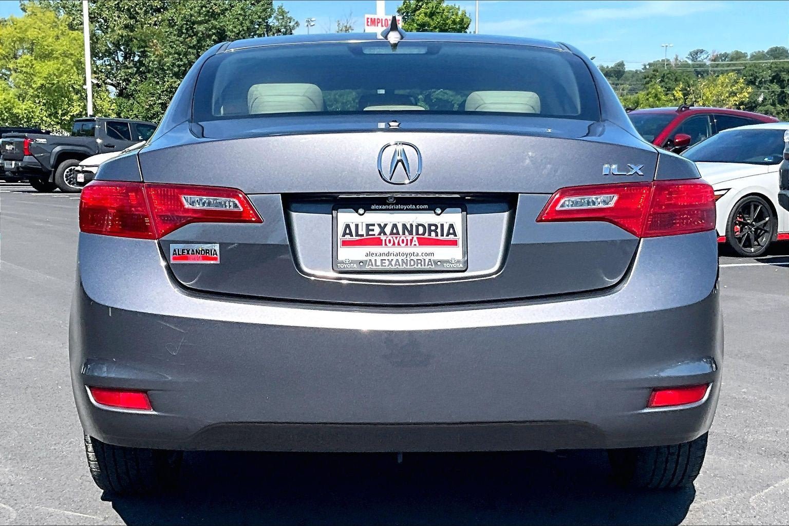Used 2015 Acura ILX w/ Technology Package FWD image 4