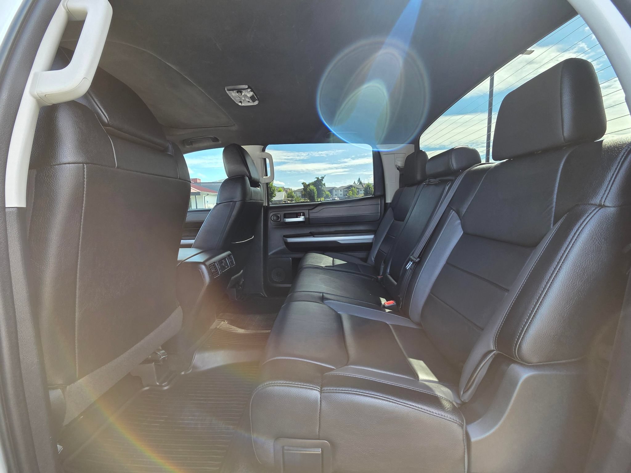 Used 2018 Toyota Tundra Limited w/ Limited Premium Package AWD/4WD image 27