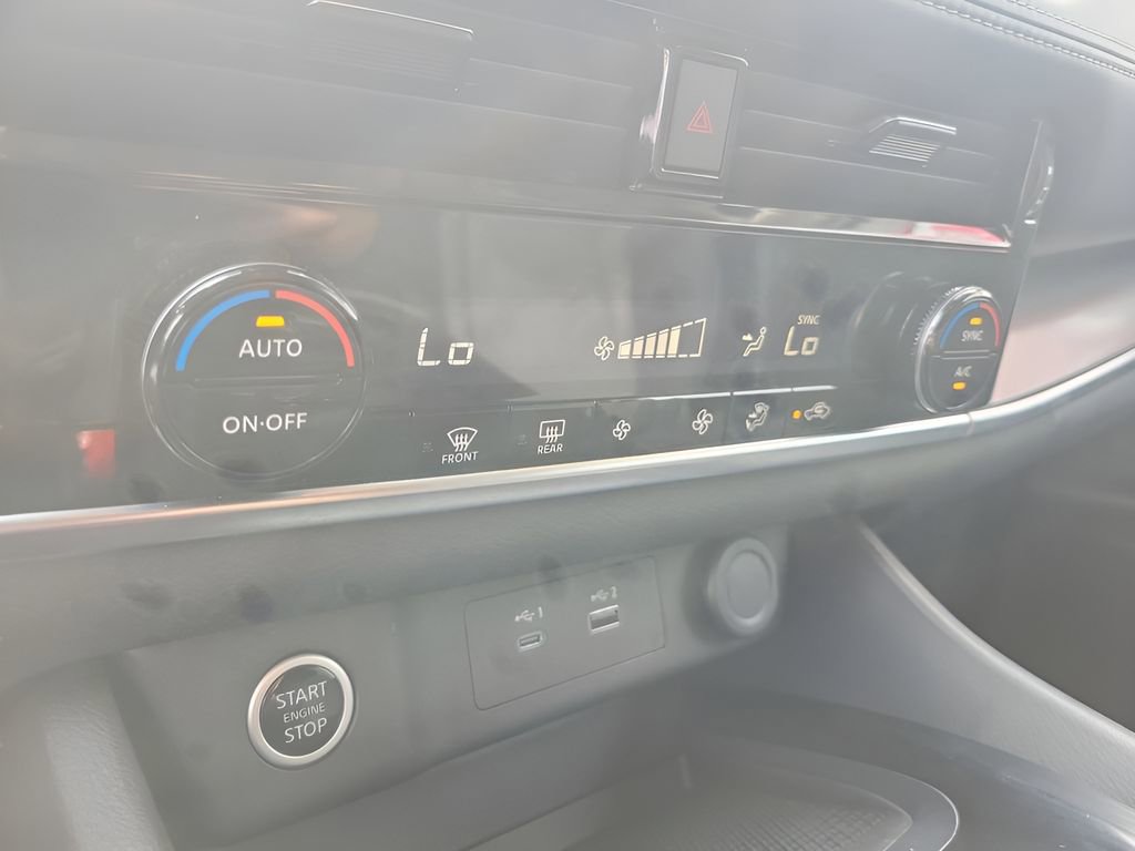 Used 2023 Nissan Rogue SV image 20