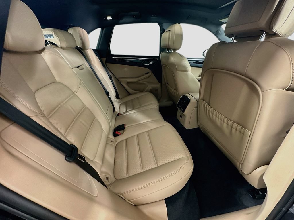 Certified 2026 Porsche Macan AWD/4WD image 29