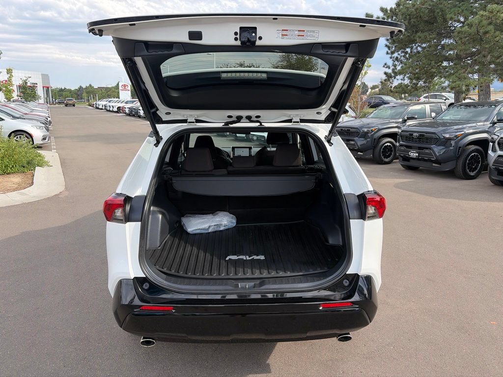 Used 2025 Toyota RAV4 SE AWD/4WD image 17