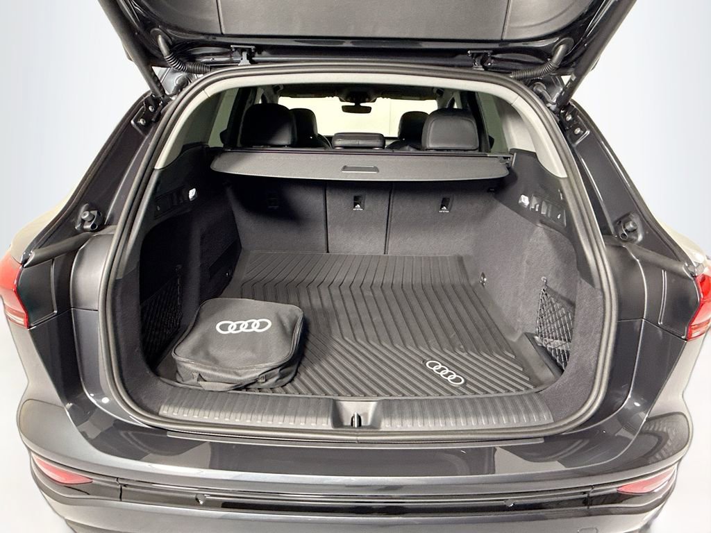 Used 2025 Audi Q6 e-tron Premium image 31