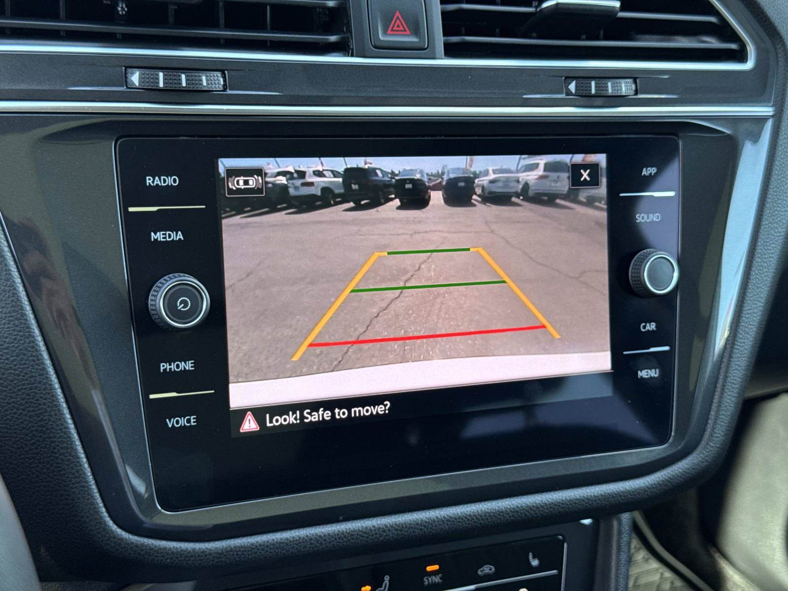 Certified 2023 Volkswagen Tiguan SE w/ Panoramic Sunroof Package FWD image 19