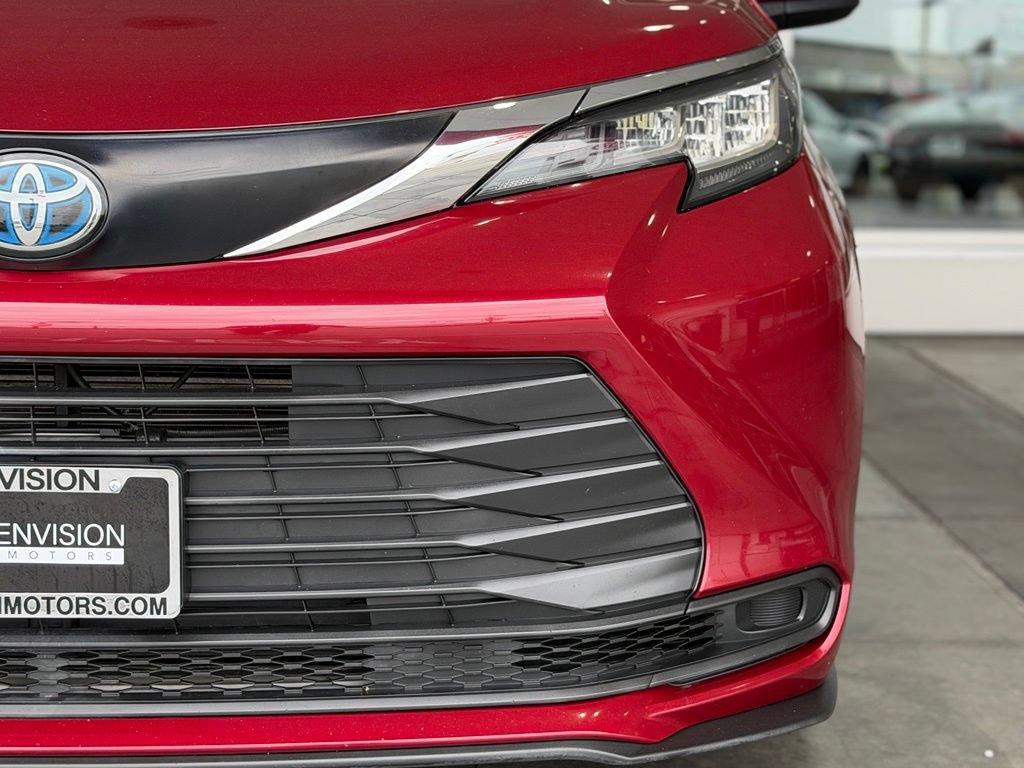 Certified 2022 Toyota Sienna LE AWD/4WD image 6