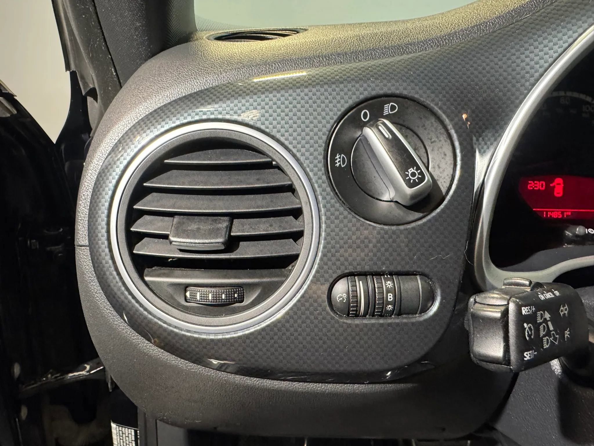 Used 2013 Volkswagen Beetle 2.0T FWD image 13