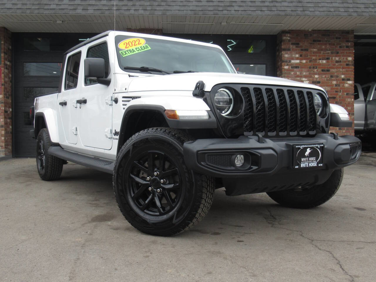 Used 2022 Jeep Gladiator Sport image 2