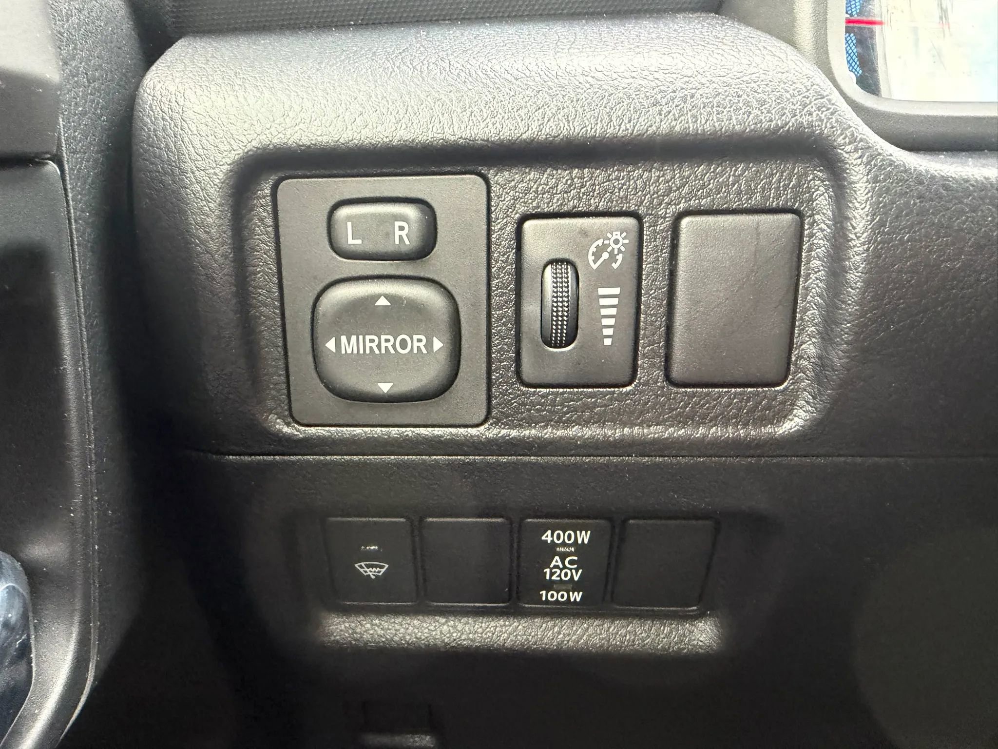 Used 2016 Toyota 4Runner SR5 AWD/4WD image 25