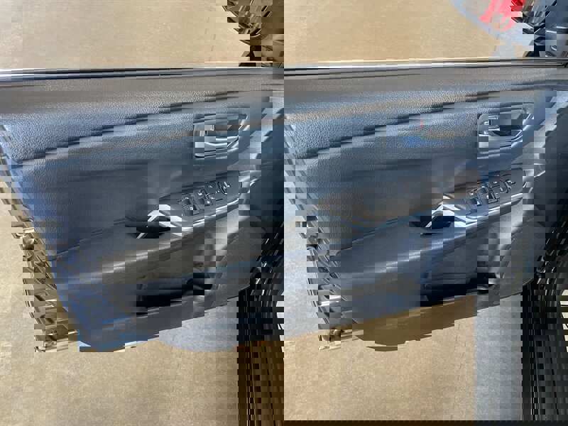 Used 2016 Toyota Camry SE FWD image 21