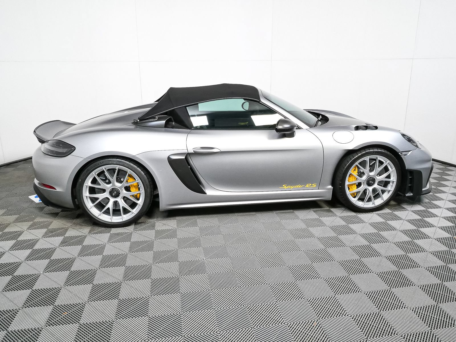 Certified 2025 Porsche 718 Boxster Spyder RS RWD image 24