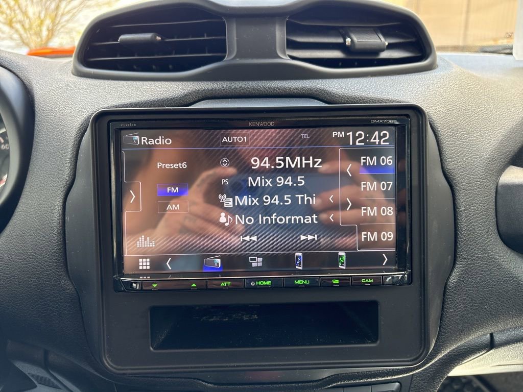 Used 2017 Jeep Renegade Latitude w/ Cold Weather Group image 29