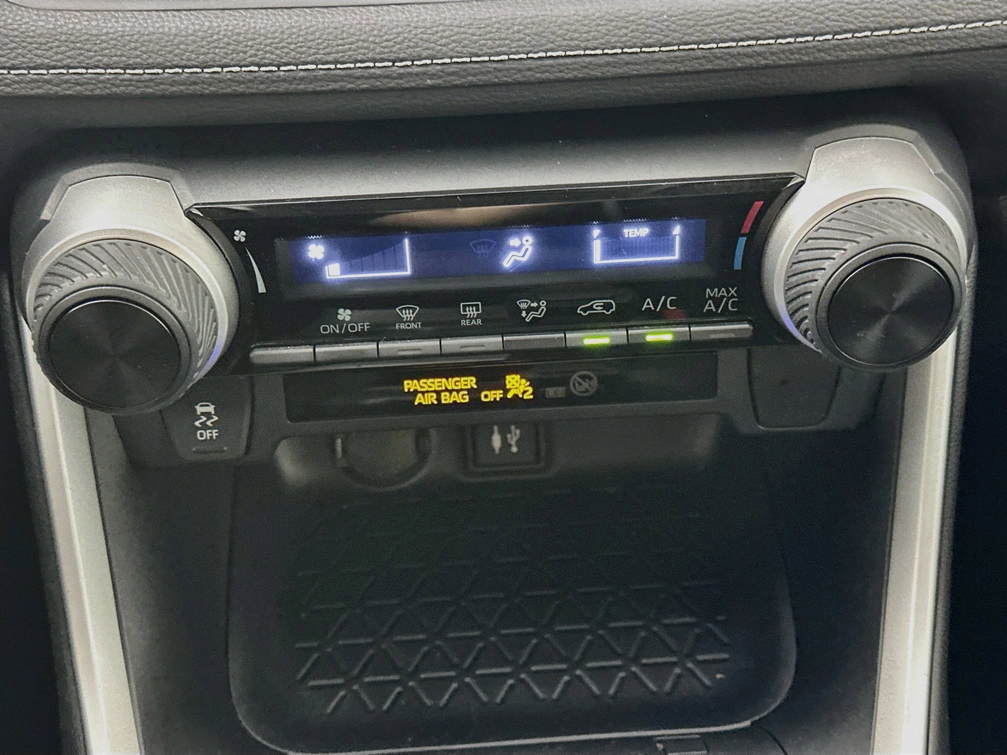 Used 2019 Toyota RAV4 LE FWD image 22