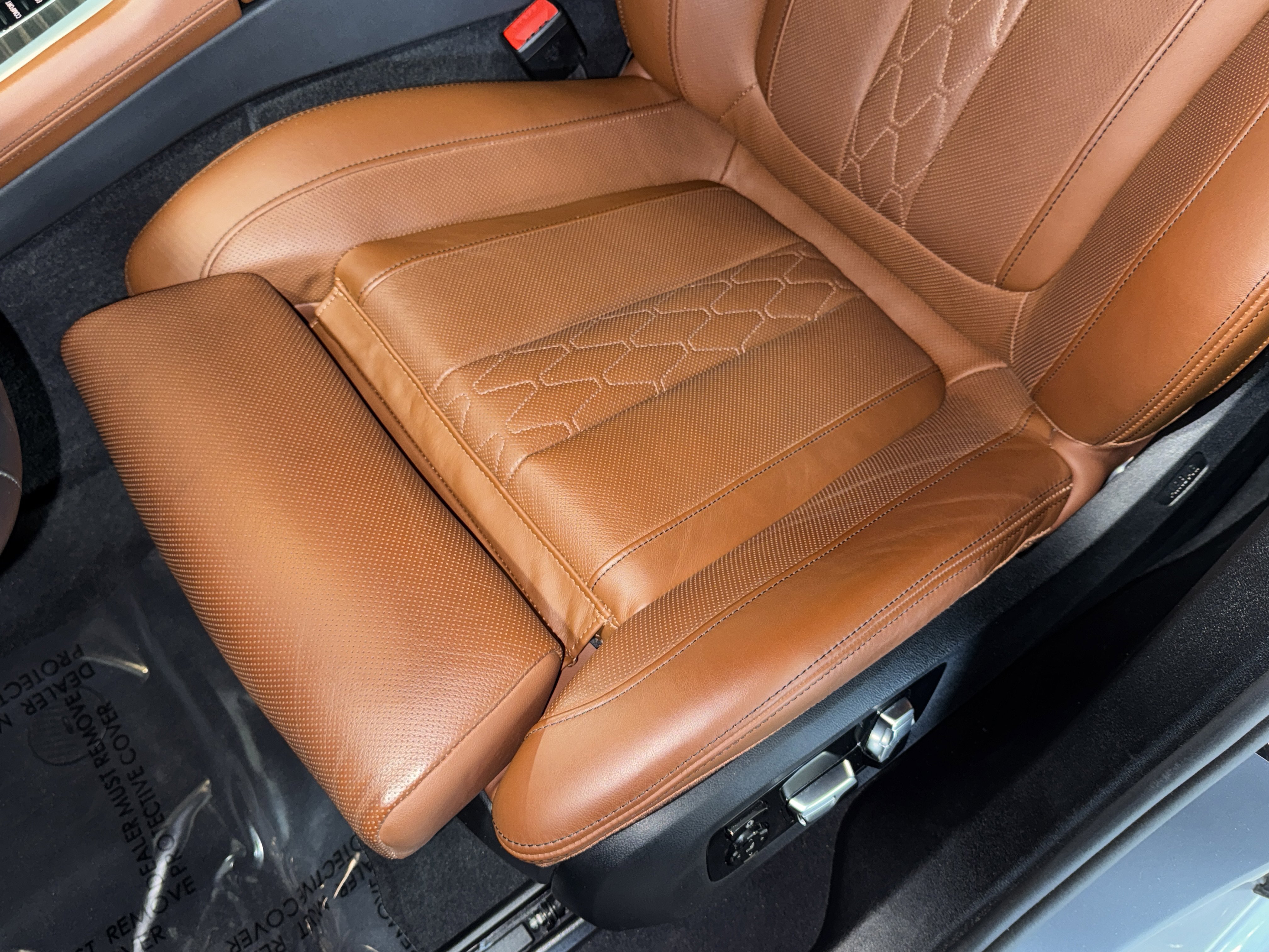 Used 2025 BMW X6 xDrive40i w/ Climate Comfort Package image 34