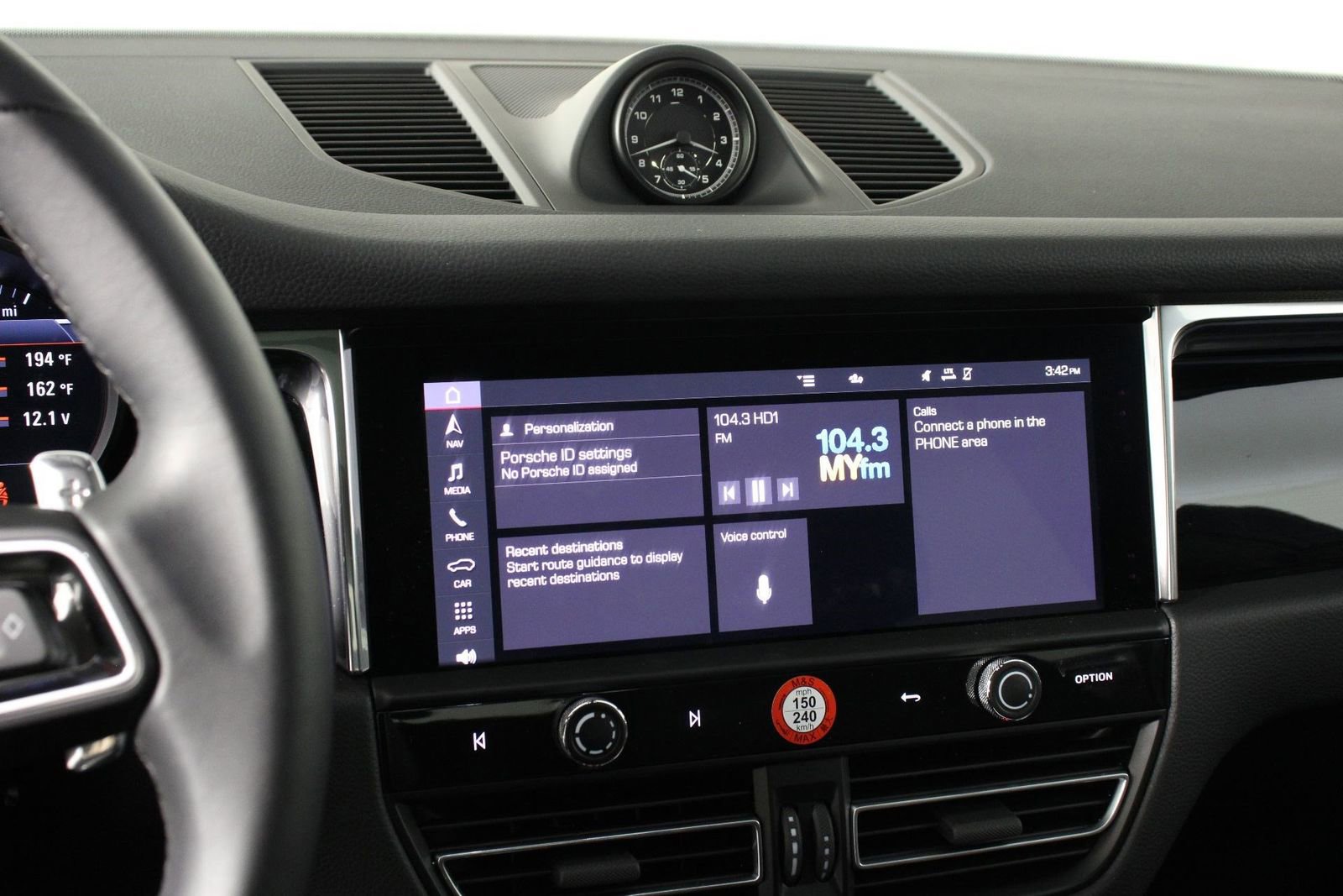 Certified 2026 Porsche Macan AWD/4WD image 13