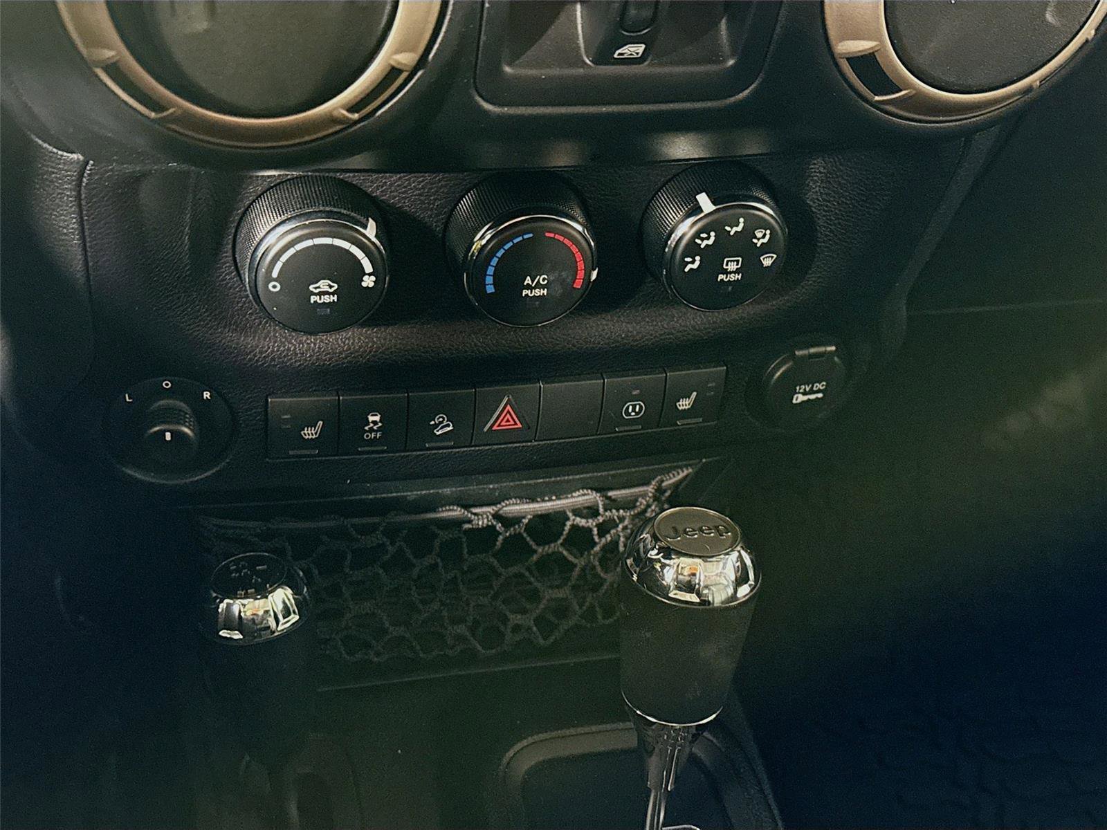 Used 2017 Jeep Wrangler Unlimited Sahara AWD/4WD image 7