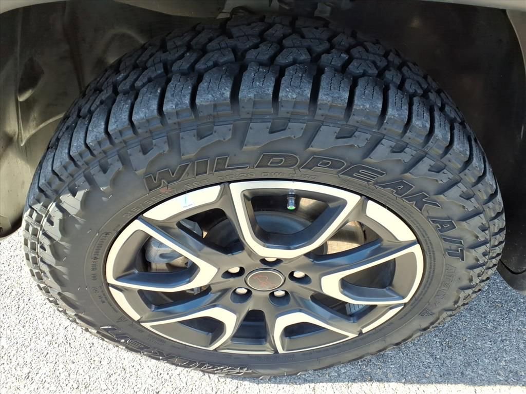 Used 2025 Jeep Compass Trailhawk w/ Trailhawk Elite Group image 10