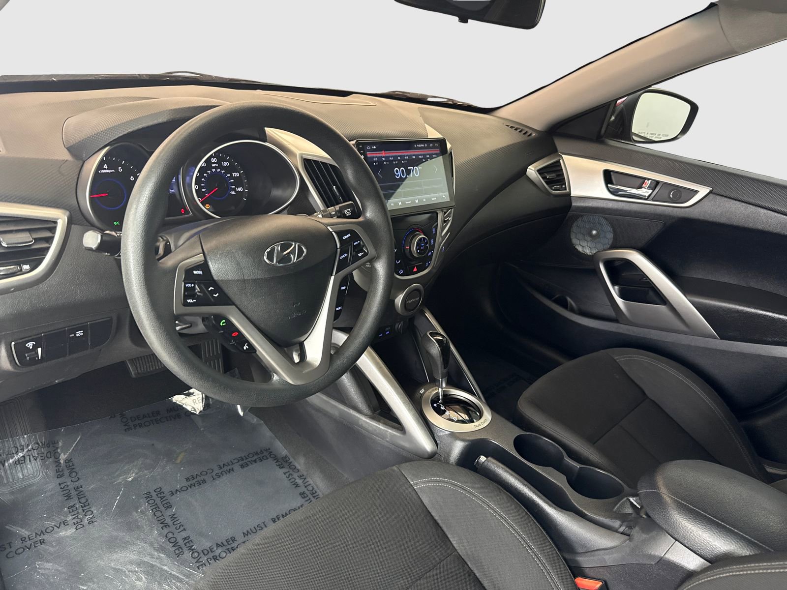 Used 2016 Hyundai Veloster FWD image 18