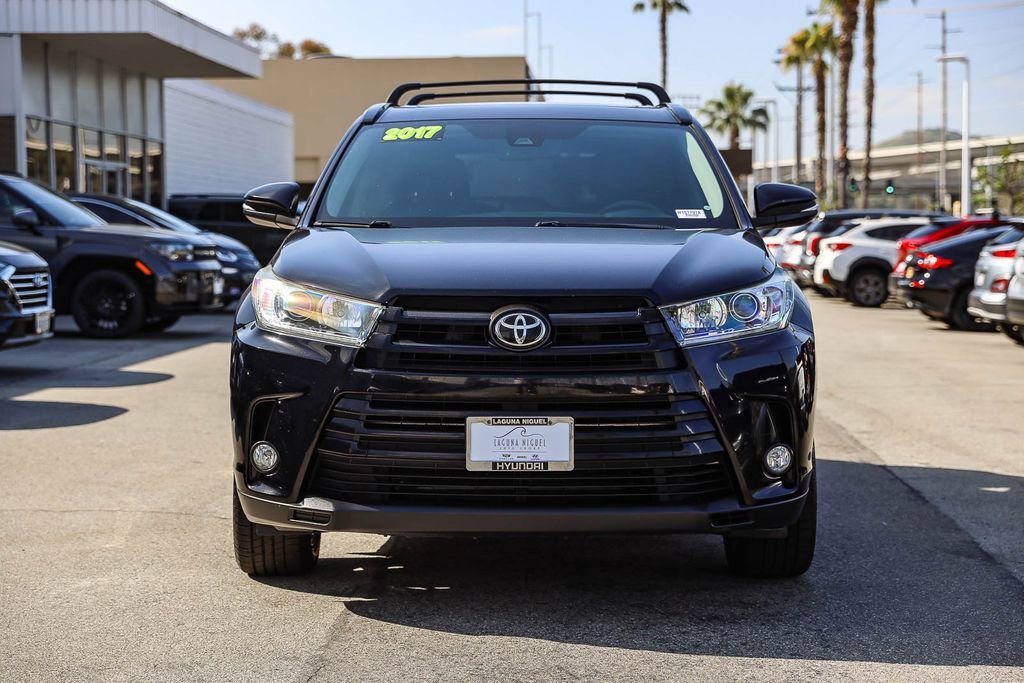 Used 2017 Toyota Highlander SE w/ Carpet Mat Package AWD/4WD image 2