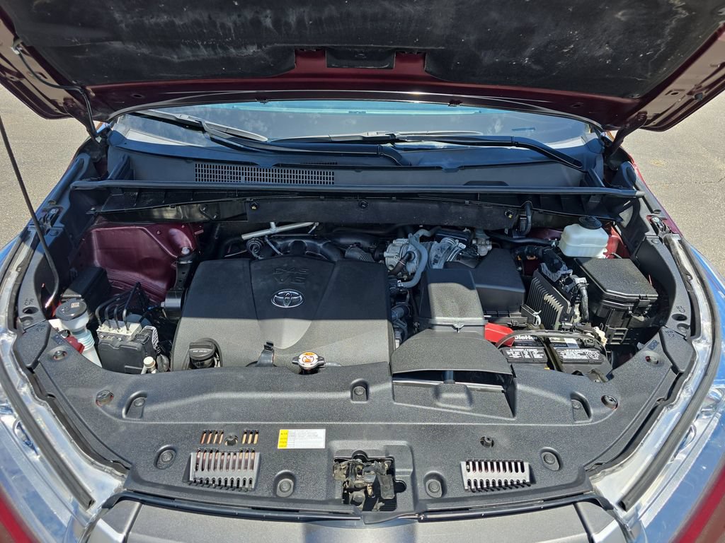 Certified 2019 Toyota Highlander XLE AWD/4WD image 34
