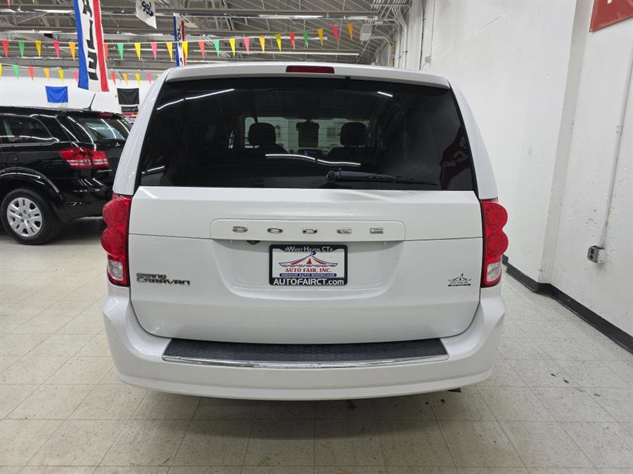 Used 2018 Dodge Grand Caravan SE w/ UConnect Hands-Free Group image 5