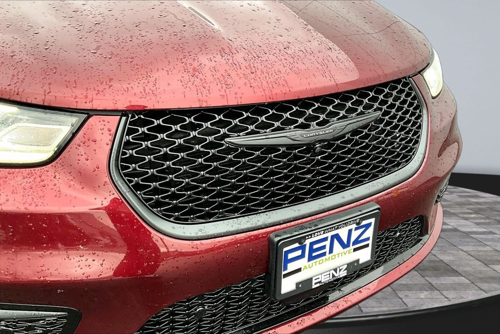 Used 2021 Chrysler Pacifica Touring-L w/ Uconnect Theater Family Group AWD/4WD image 33