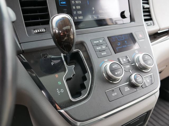 Used 2017 Toyota Sienna XLE image 32