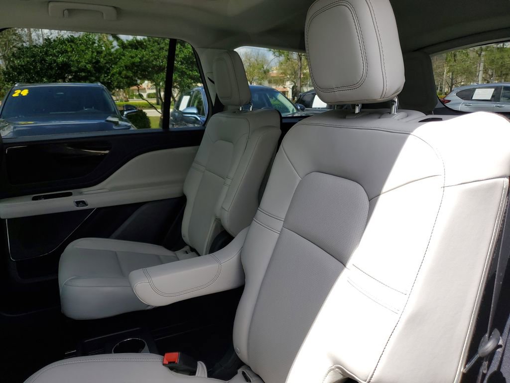 Used 2025 Lincoln Aviator 2WD image 12