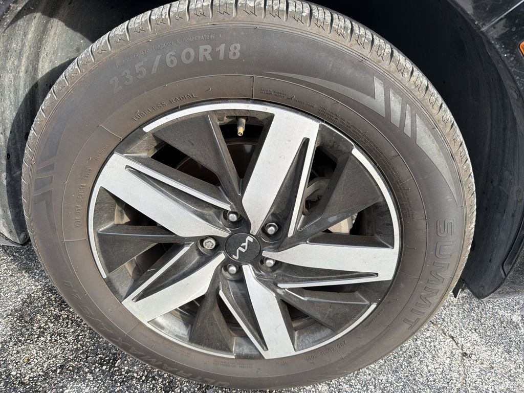 Used 2023 Kia Sorento S FWD image 3