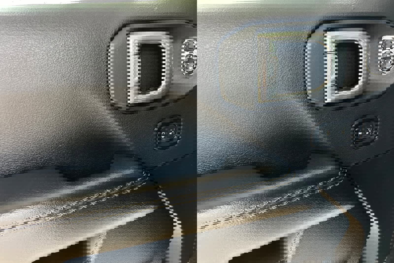 Used 2021 Jeep Wrangler Unlimited Sahara image 12