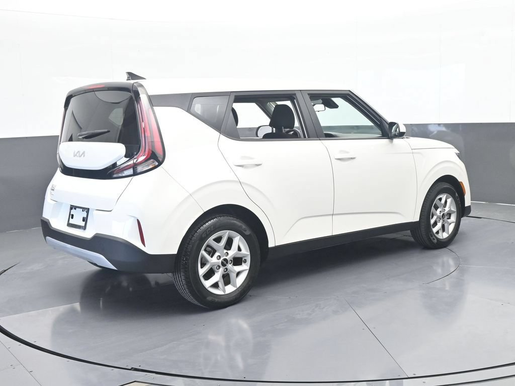 Used 2024 Kia Soul LX w/ Option Group 015 FWD image 6