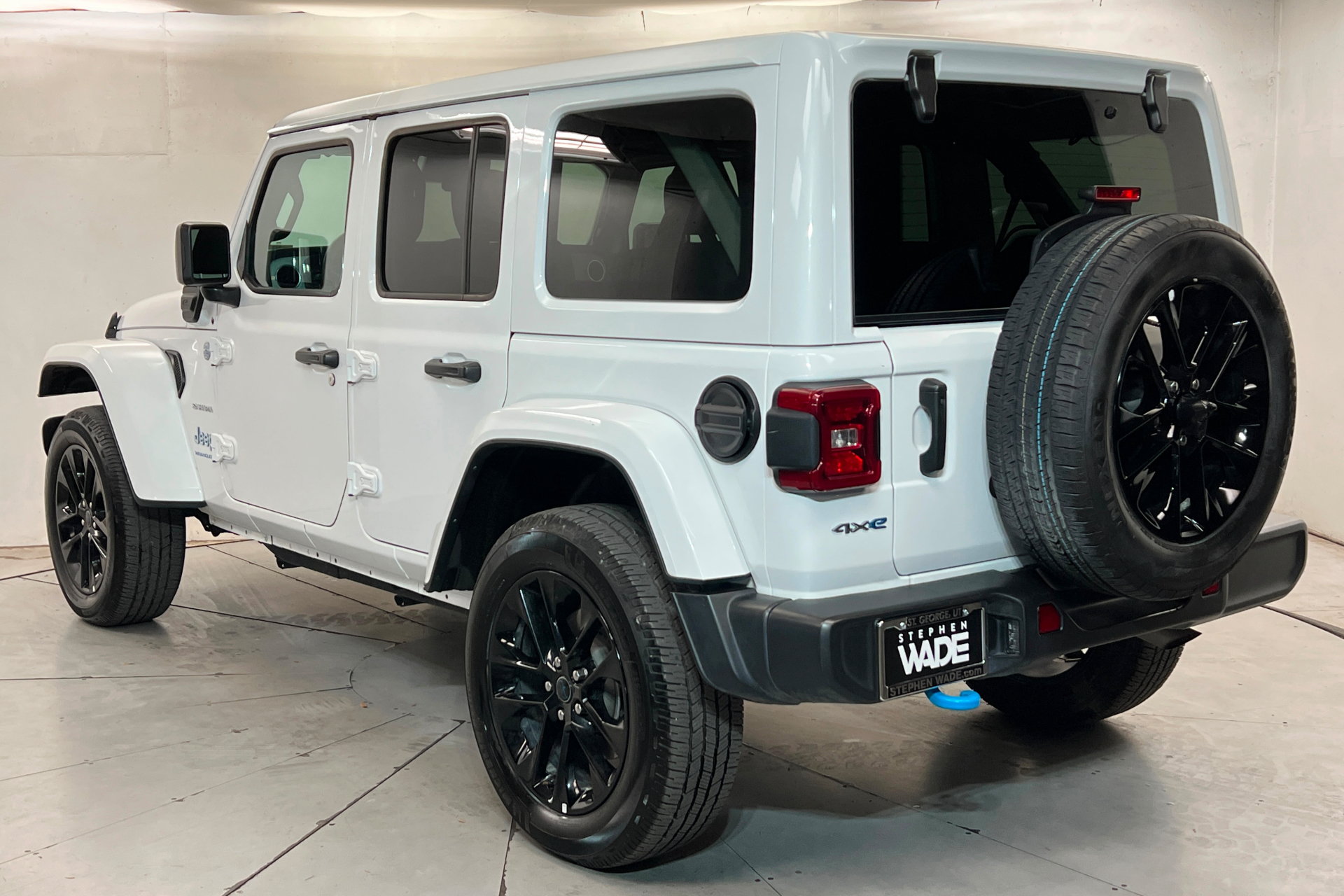 Used 2024 Jeep Wrangler Unlimited Sahara AWD/4WD image 3