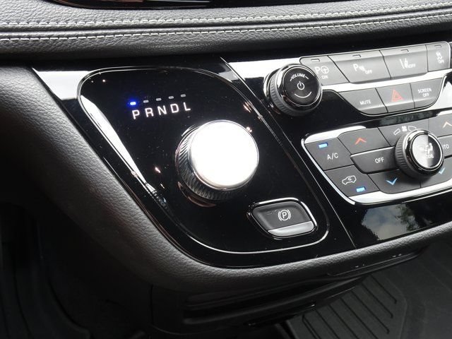 Used 2024 Chrysler Pacifica Limited w/ Uconnect Theater Family Group FWD image 19