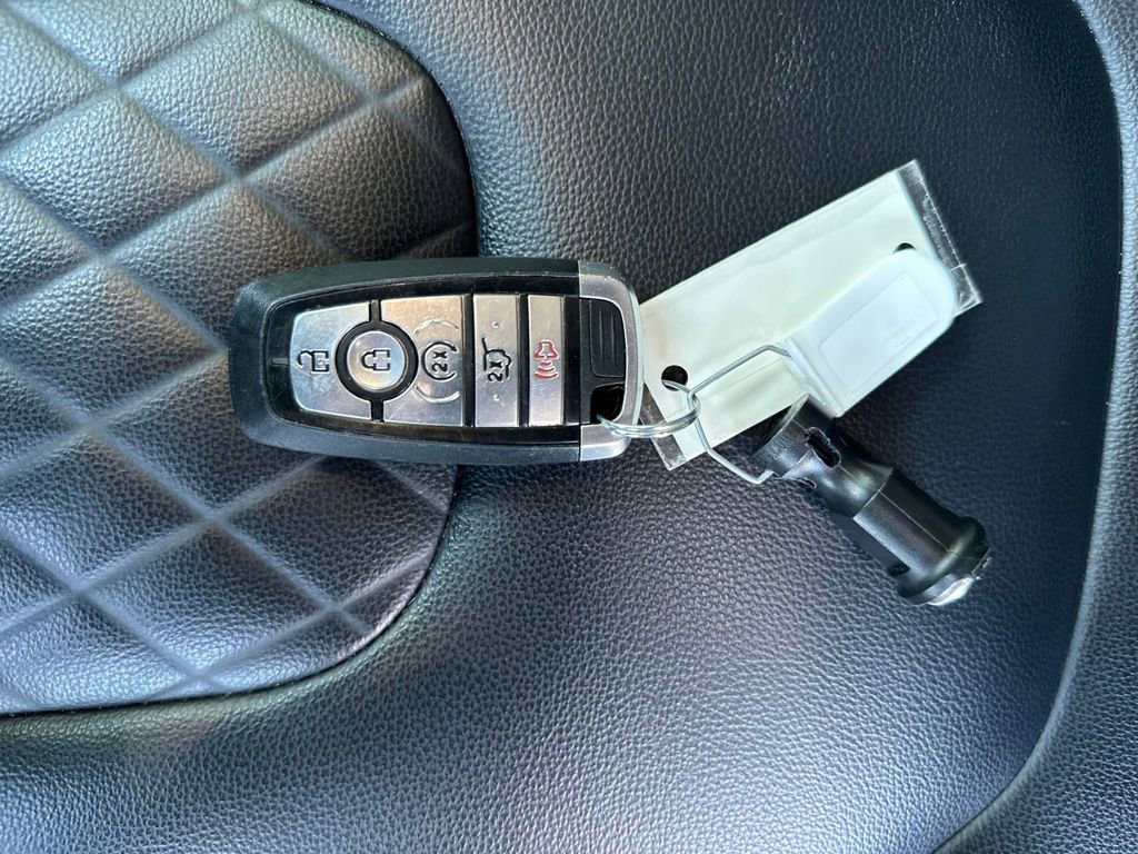 Used 2024 Ford Edge Titanium image 4