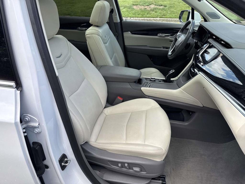 Used 2023 Cadillac XT6 Premium Luxury w/ Technology Package AWD/4WD image 7