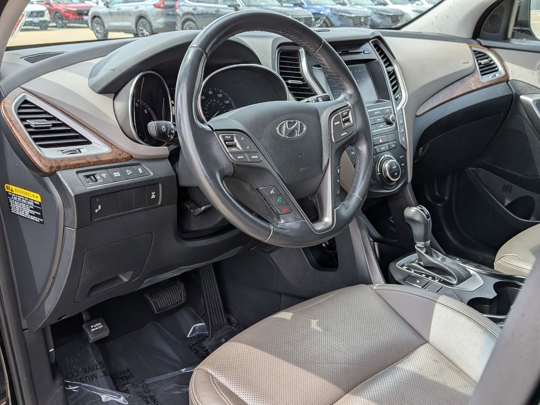 Used 2017 Hyundai Santa Fe Limited AWD/4WD image 10
