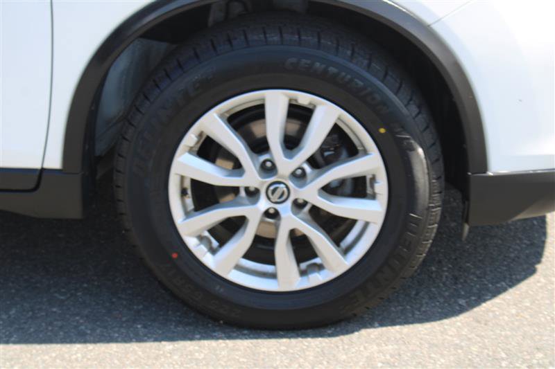 Used 2017 Nissan Rogue SV image 9