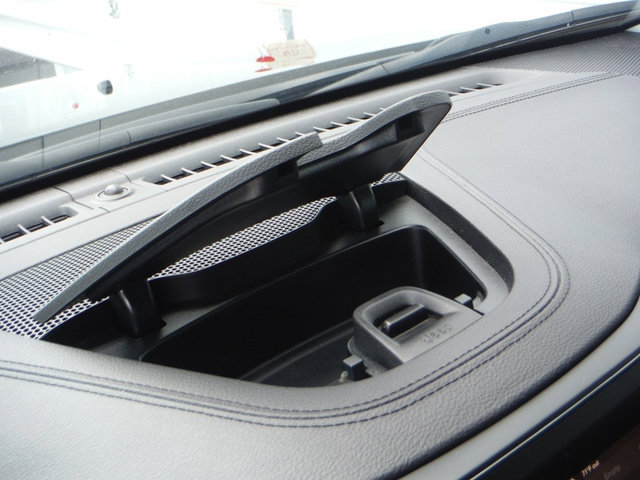 Used 2019 Jeep Cherokee Latitude Plus w/ Cold Weather Group AWD/4WD image 29
