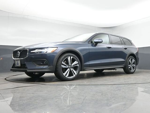 Used 2023 Volvo V60 B5 Cross Country Plus image 38