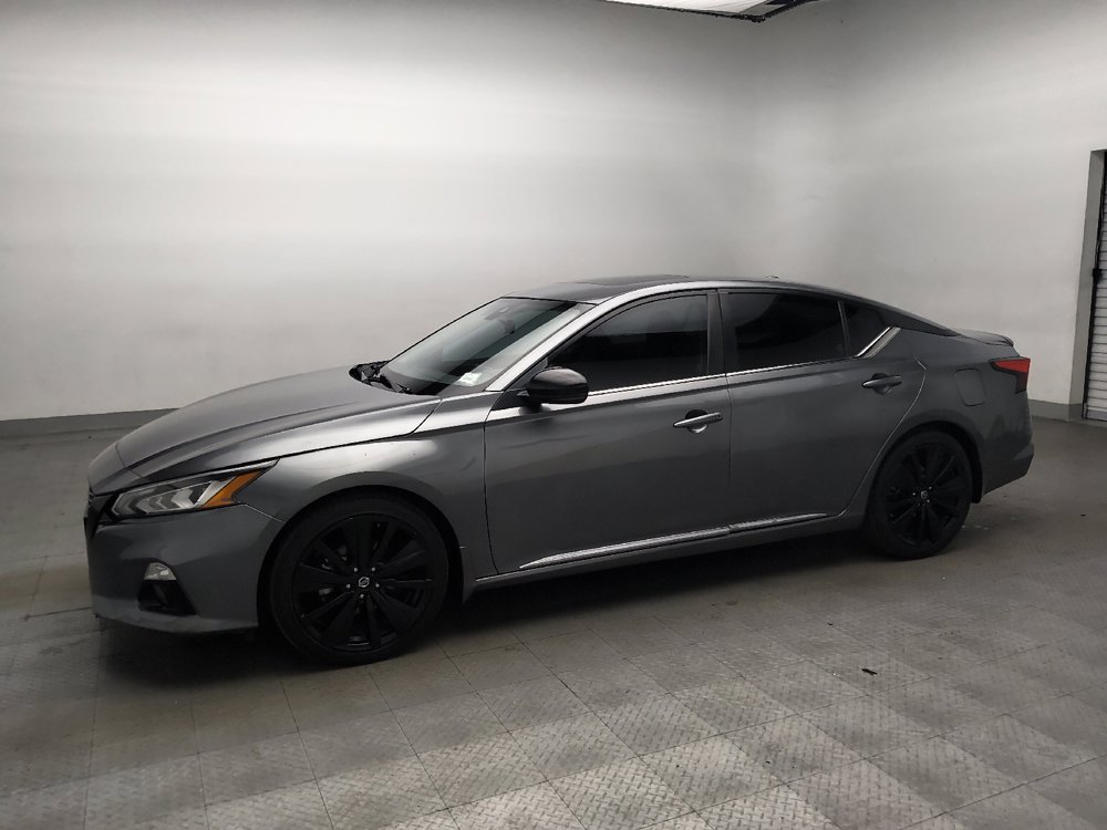 Used 2022 Nissan Altima 2.5 SR w/ Midnight Edition Package FWD image 2