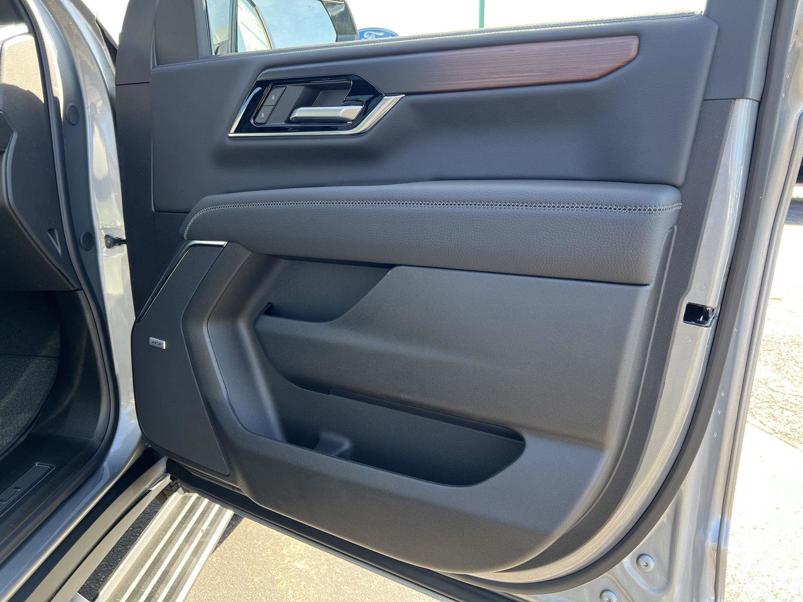 New 2026 GMC Yukon Denali w/ Sun & Power Step Package image 16