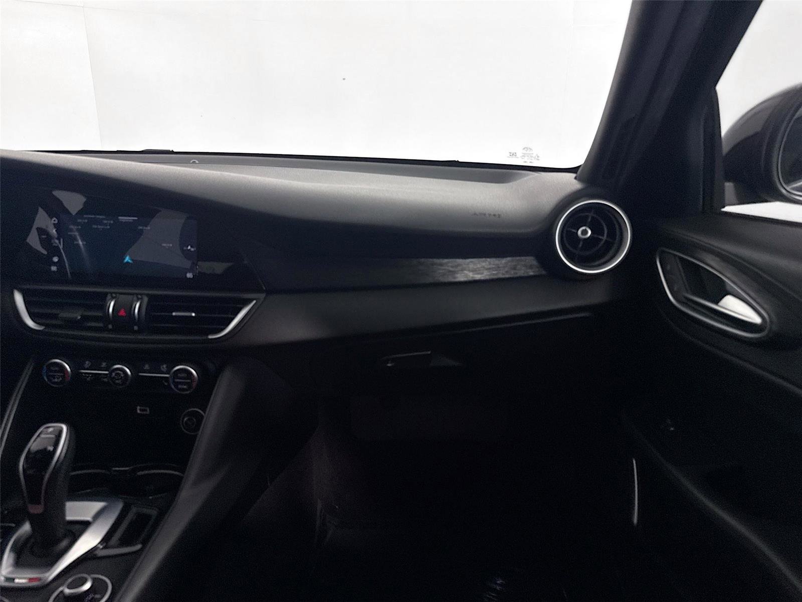 Used 2023 Alfa Romeo Giulia Sprint image 23